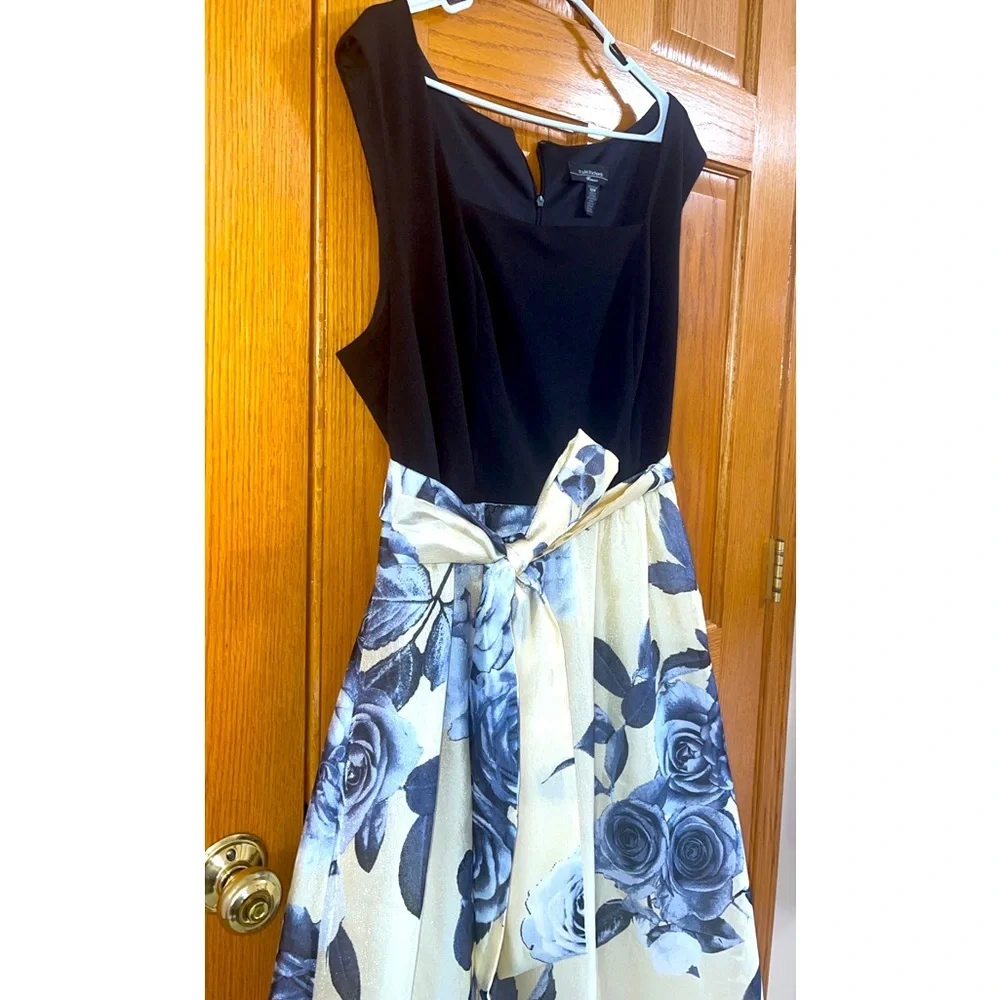 Women’s Formal Dress Plus Size 18W R&M RICHARDS Fit + Flare Gold Black Tie Waist